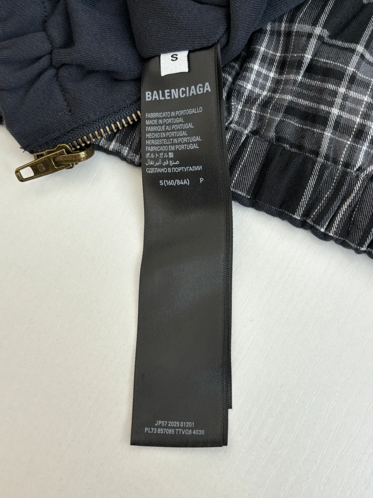 Balenciag*/ Black White ， Retro ； Navy Blue ， Retro ， 。 ： Navy Blue / ， ， ， Retro ， Breathable ； ， ， 。 Size：S/M/L